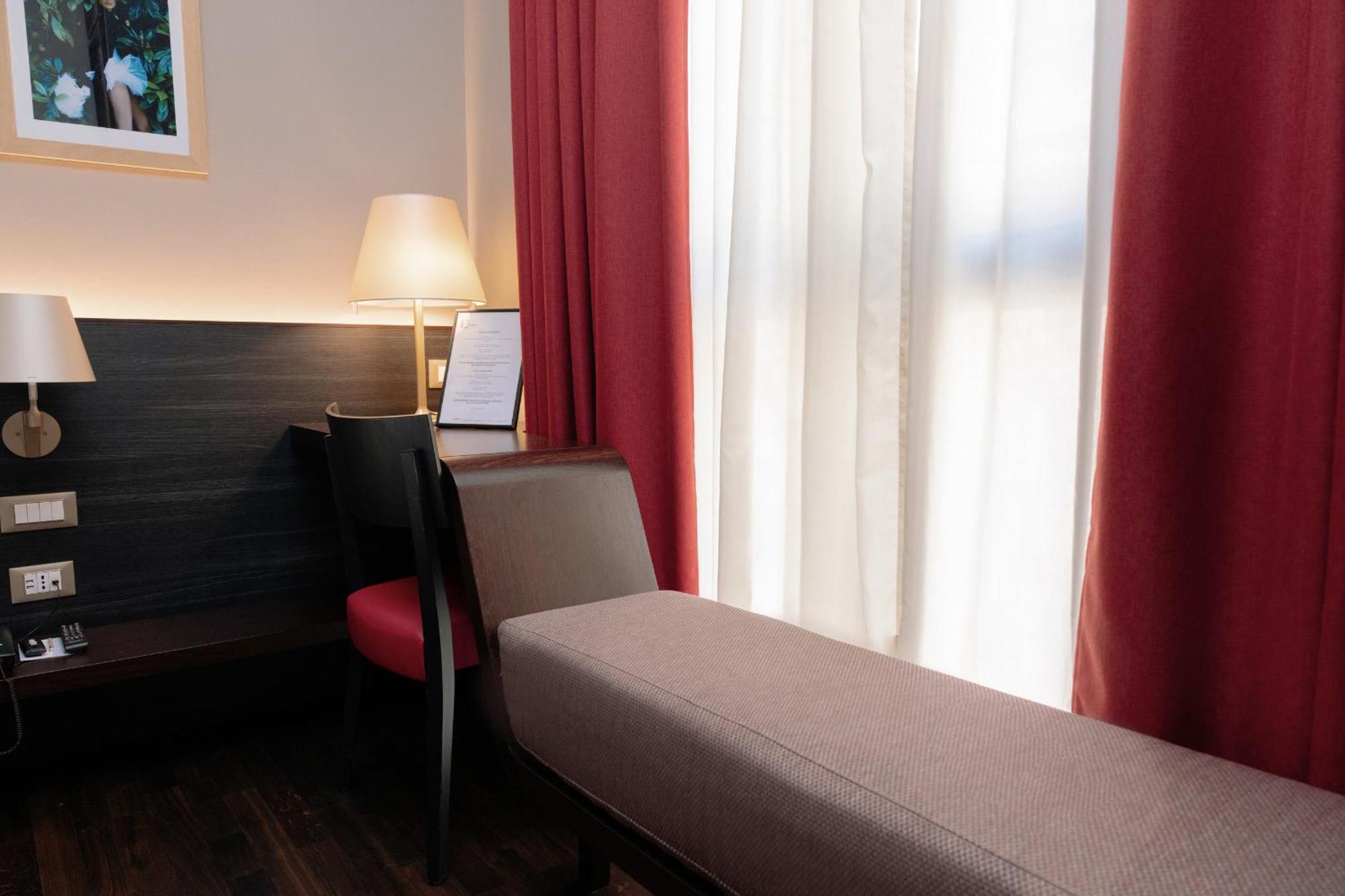 10 Keys Milano Hotel ภายนอก รูปภาพ