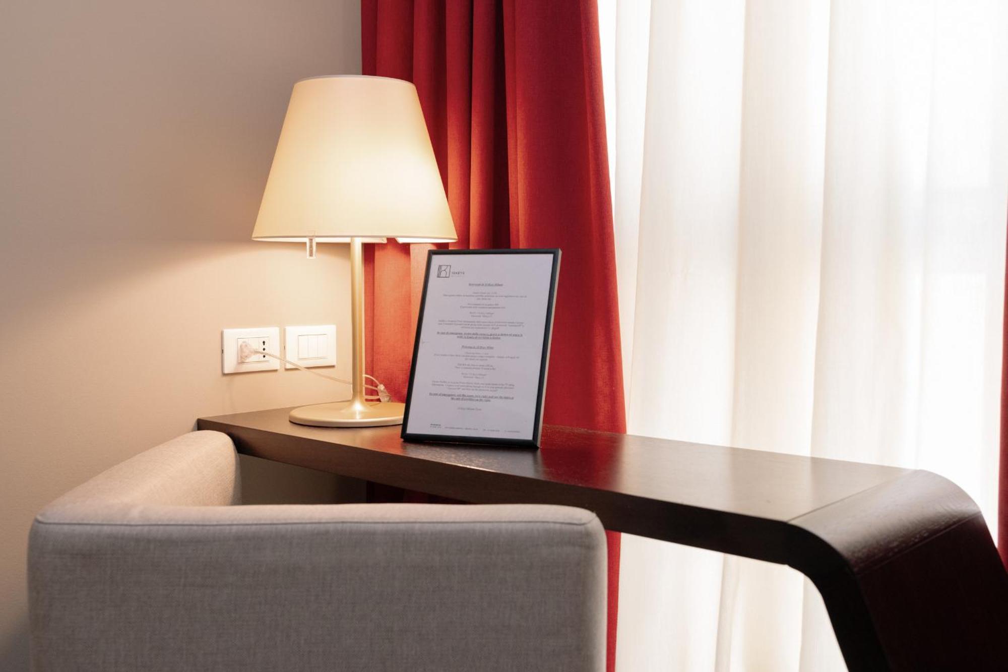 10 Keys Milano Hotel ภายนอก รูปภาพ
